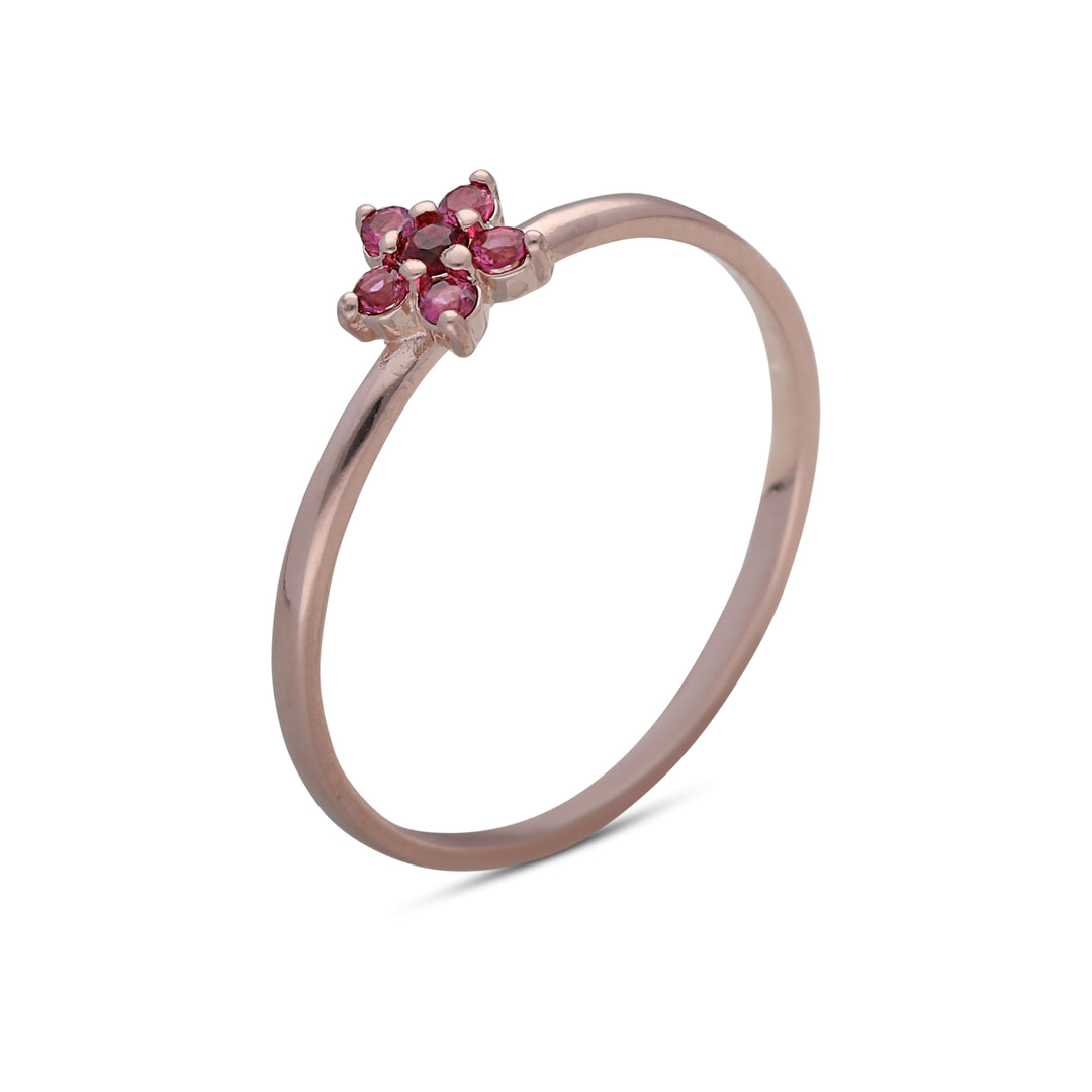 טבעת פרח יחיד משובצת אבני קריסטל בצבעי רובי