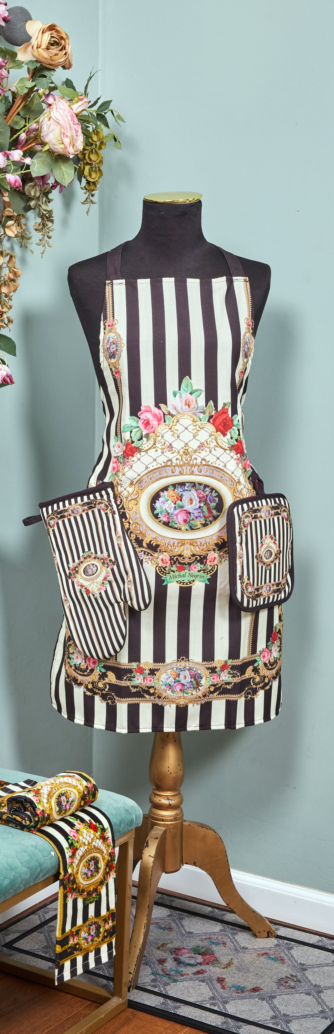 Diana apron, mitt and potholder set