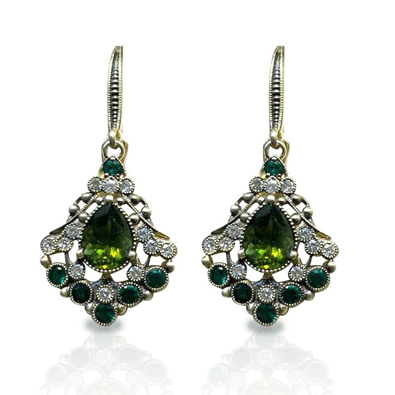 Queen gold earrings