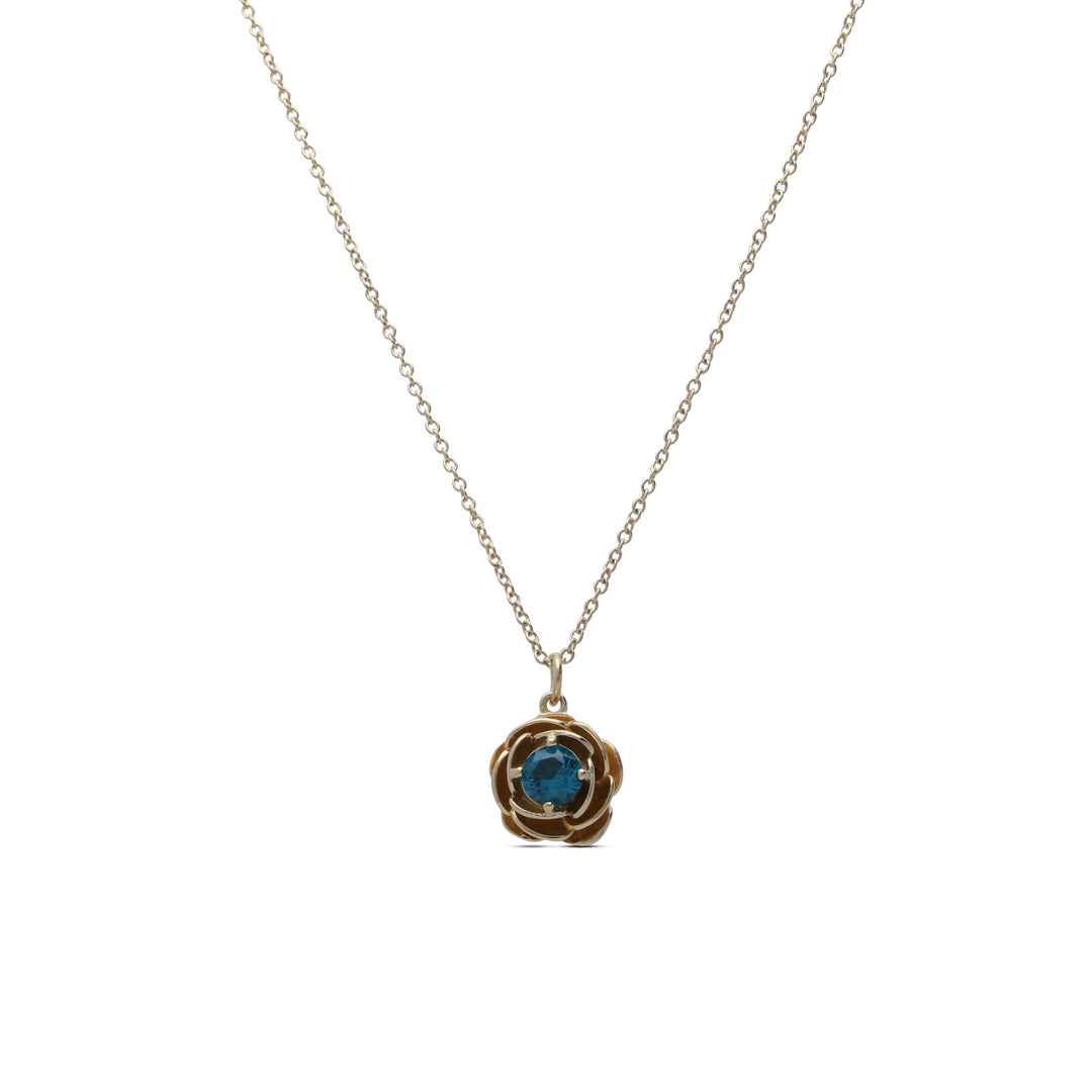 Rose necklace inlaid with a turquoise crystal stone