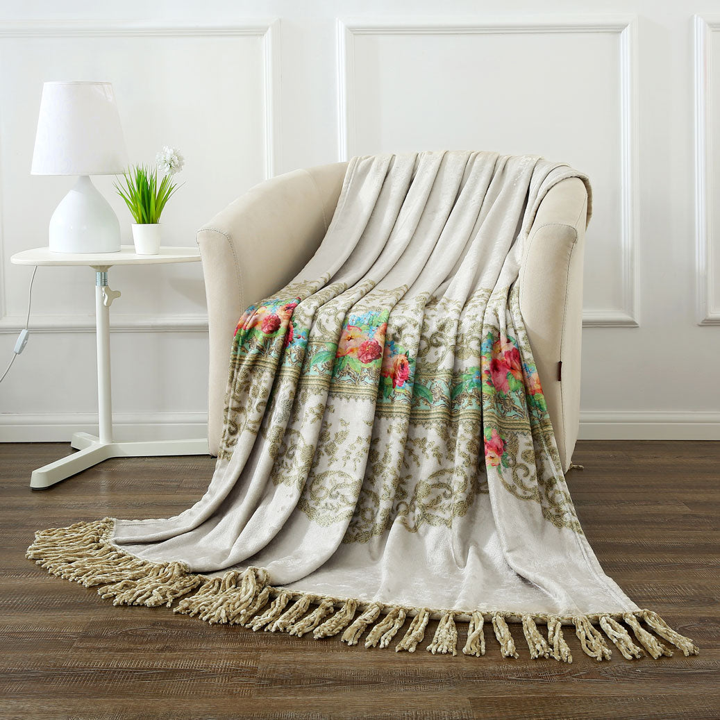 Emmanuel Soft comfort blanket with fringes