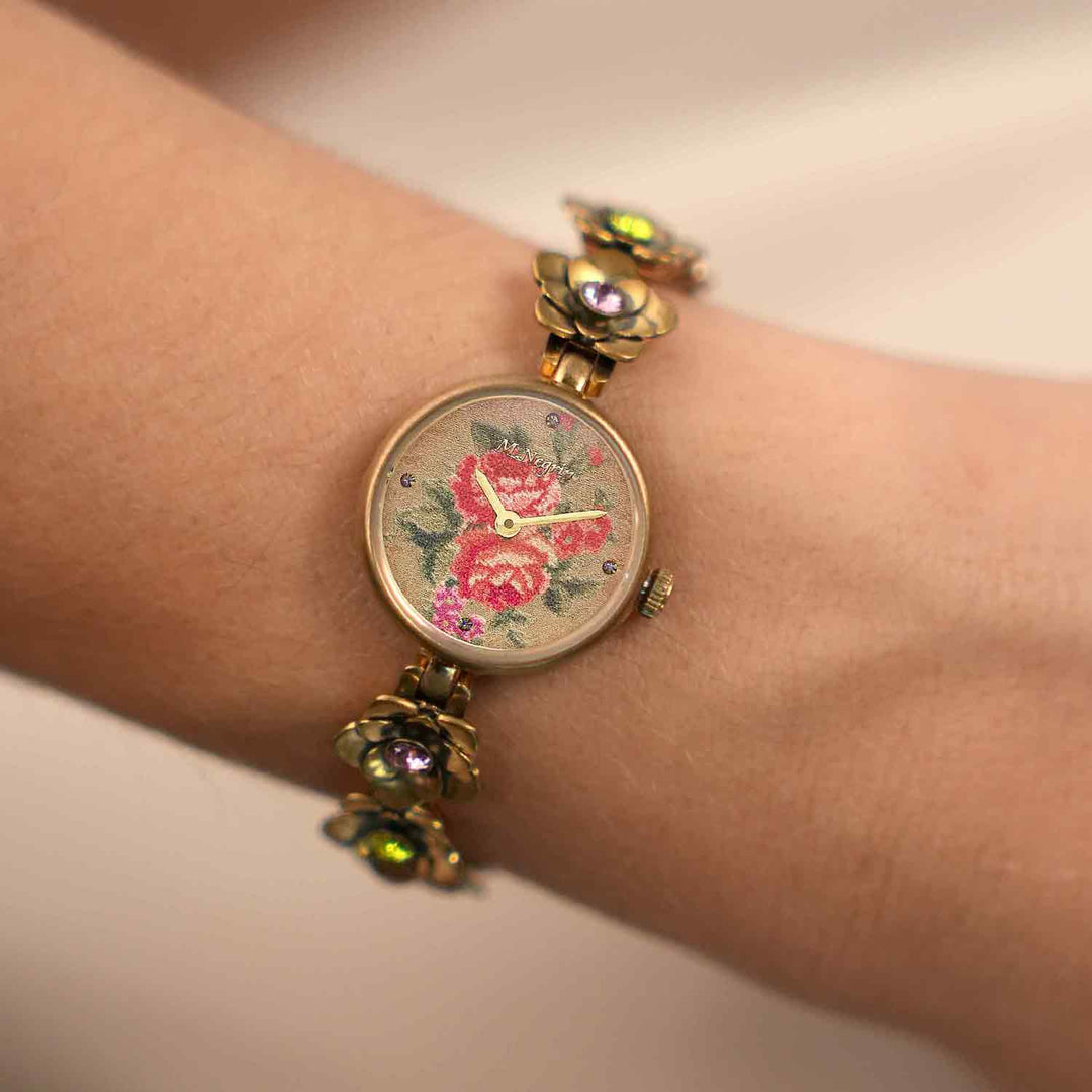 Women's wristwatch with an inlaid flower bracelet design and antique gold plating 