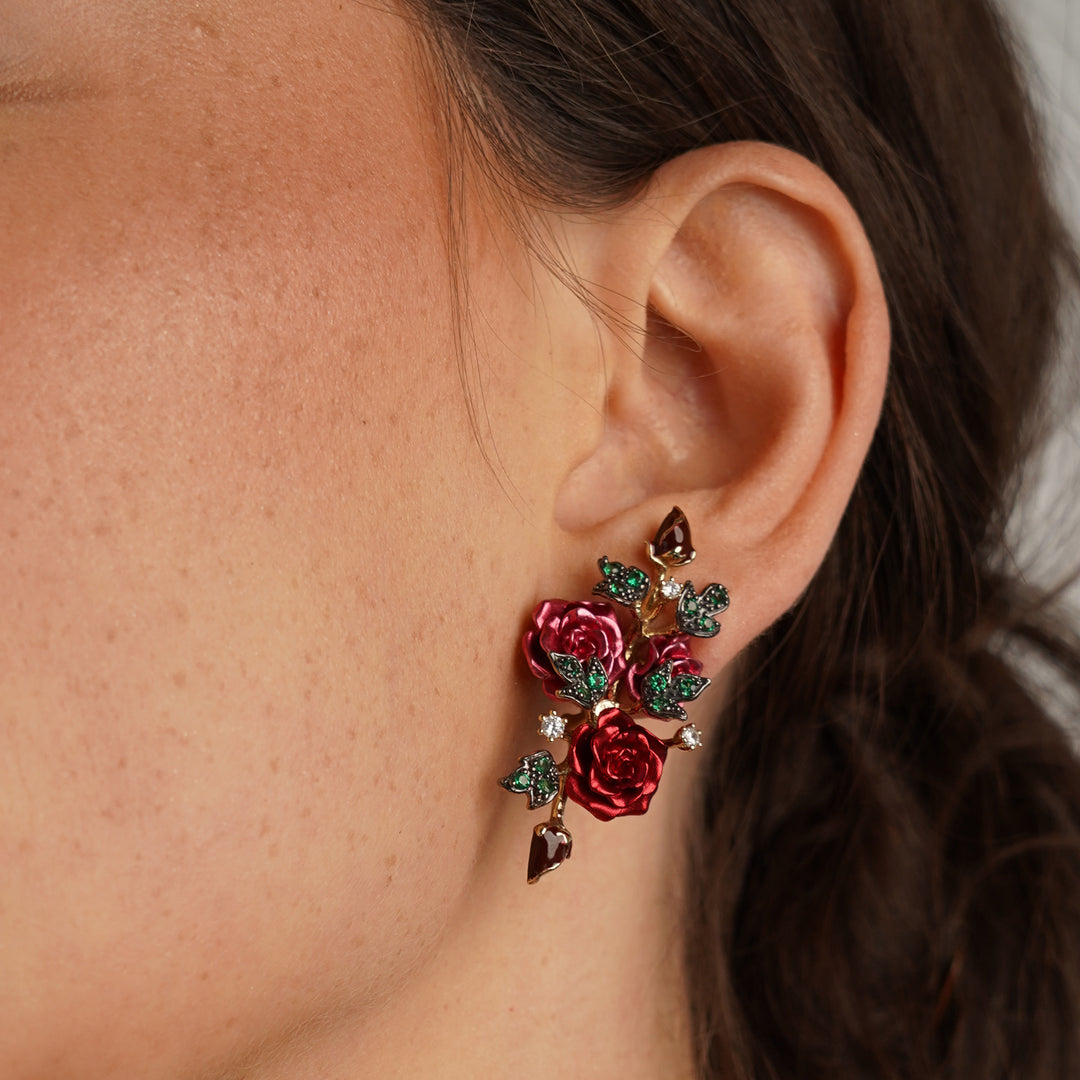 18K gold-plated earring with nano-set emerald and Monarchy enamel finish 