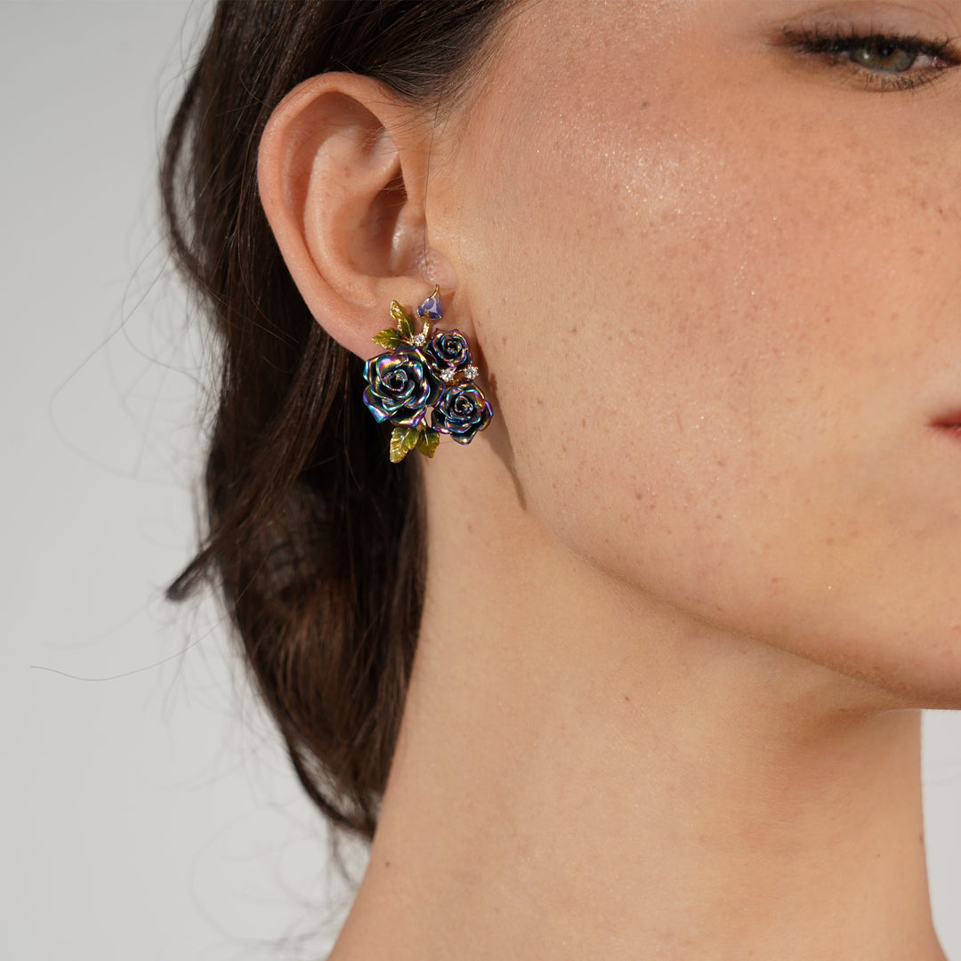 18K gold-plated earring with nano-set emerald and Monarchy enamel finish 