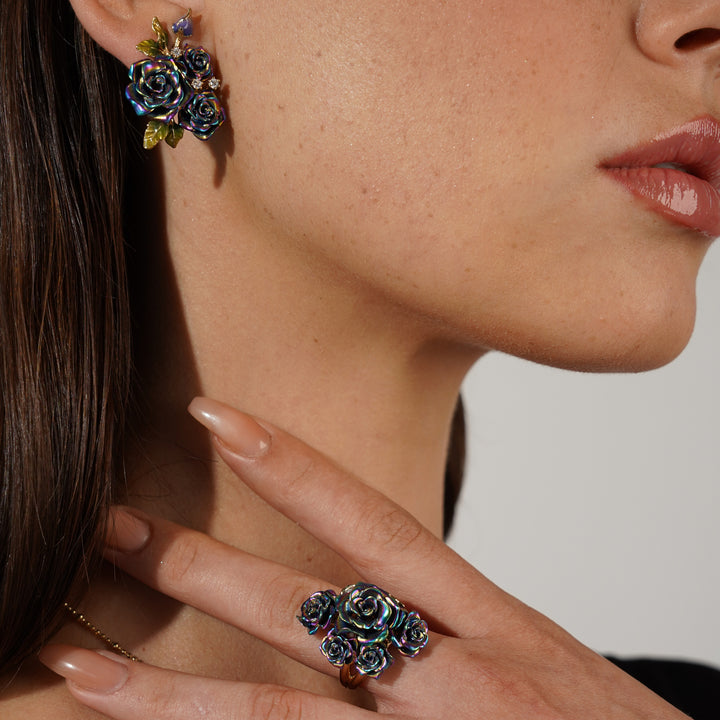 18K gold-plated earring with nano-set emerald and Monarchy enamel finish 