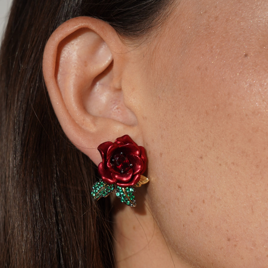 18K gold-plated earring with ruby ​​nano-settle and Monarchy enamel finish 