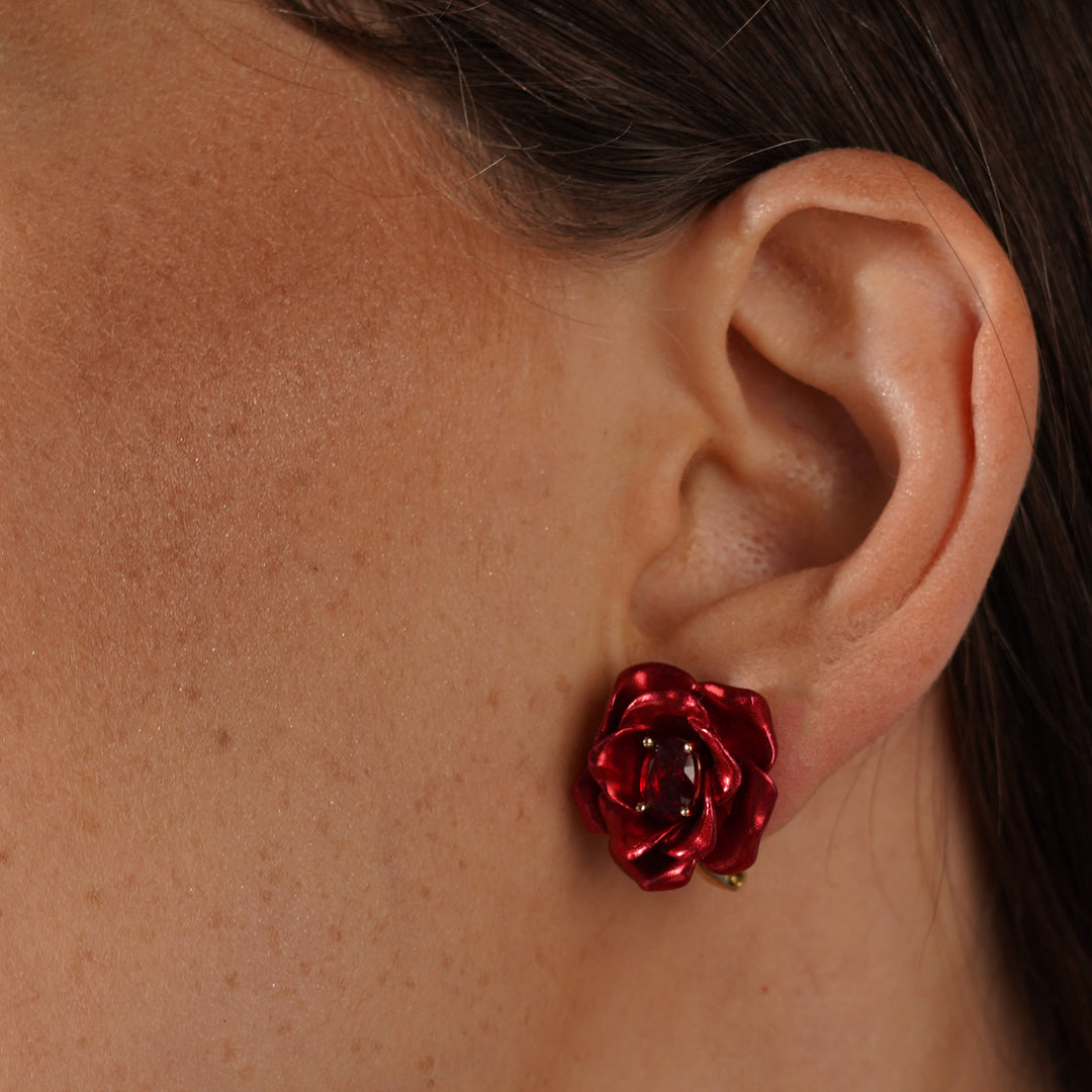 18K gold-plated earring with ruby ​​nano-settle and Monarchy enamel finish 