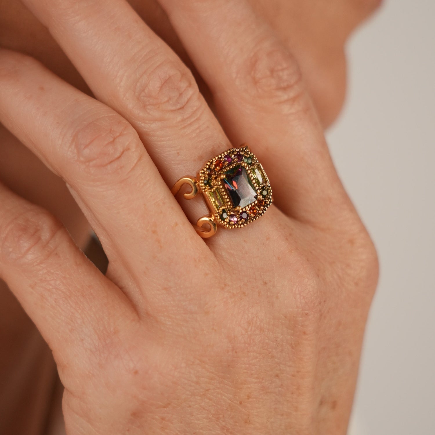 18K Antique Gold Plated Rectangle Ring with Zirconias Volver