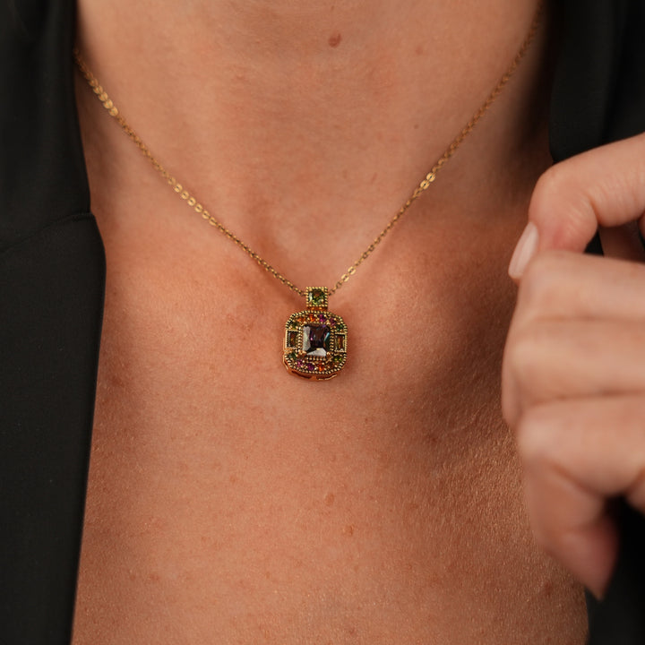 18K antique gold plated gold plated necklace with a rectangular pendant inlaid with zircons Volver 