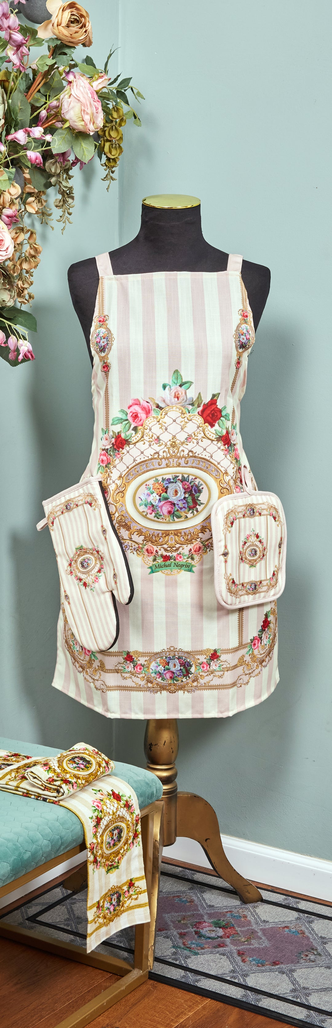 Diana apron, mitt and potholder set