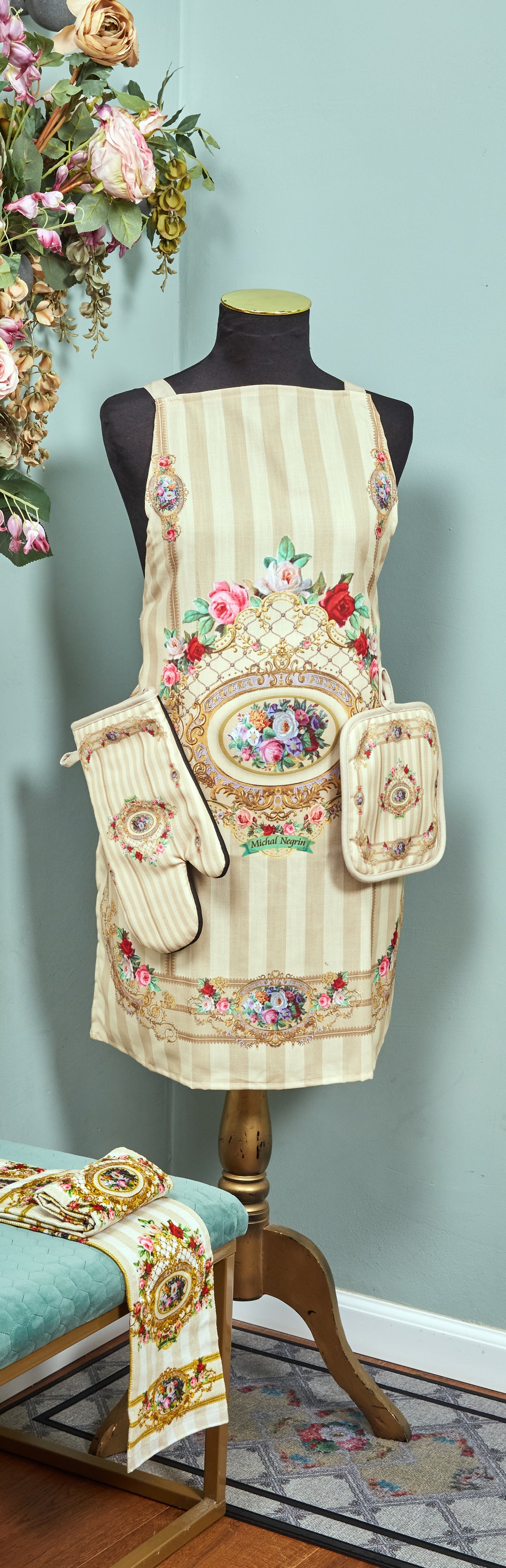 Diana apron, mitt and potholder set