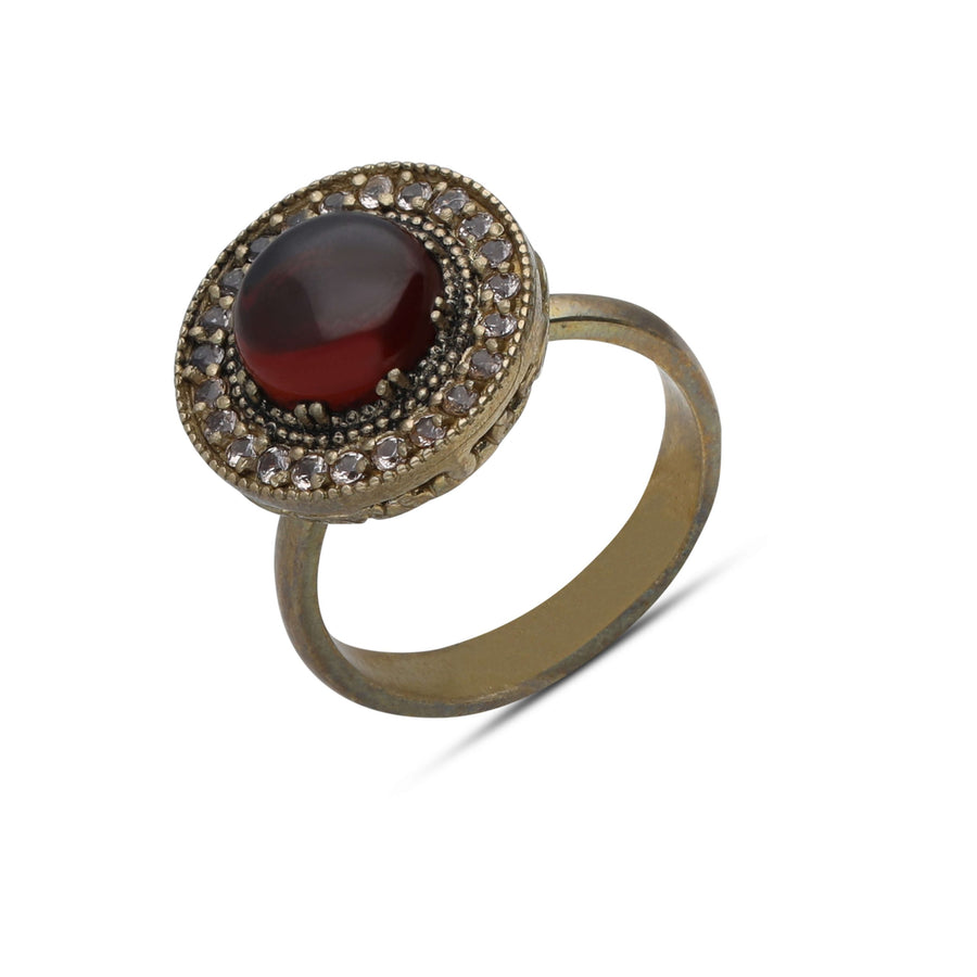 Nostalgia ring studded with cream garnet crystal stones