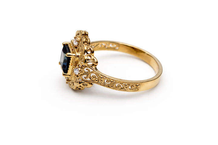 Alexandra gold ring
